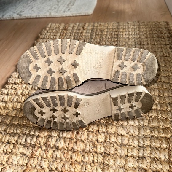 Crown Vintage Tipryn Chelsea Boot - Picture 4 of 5